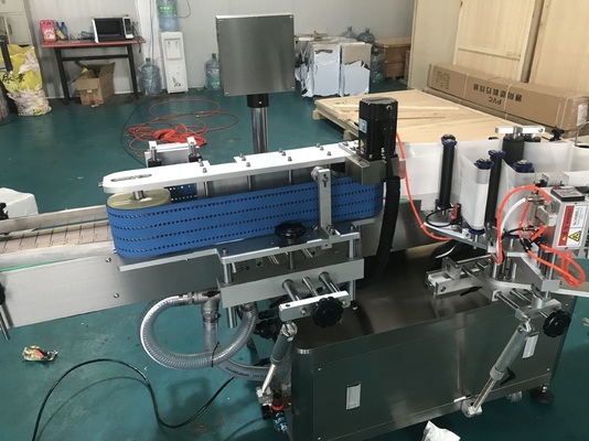 Chine La machine à étiquettes de baquets automatiques avec des couvercles manipulent la machine à étiquettes de tasse en plastique peut machine à étiquettes fournisseur
